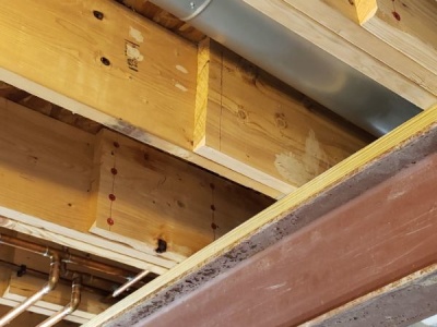 Connecting the floor joists with Spaxs - These are specialized screws